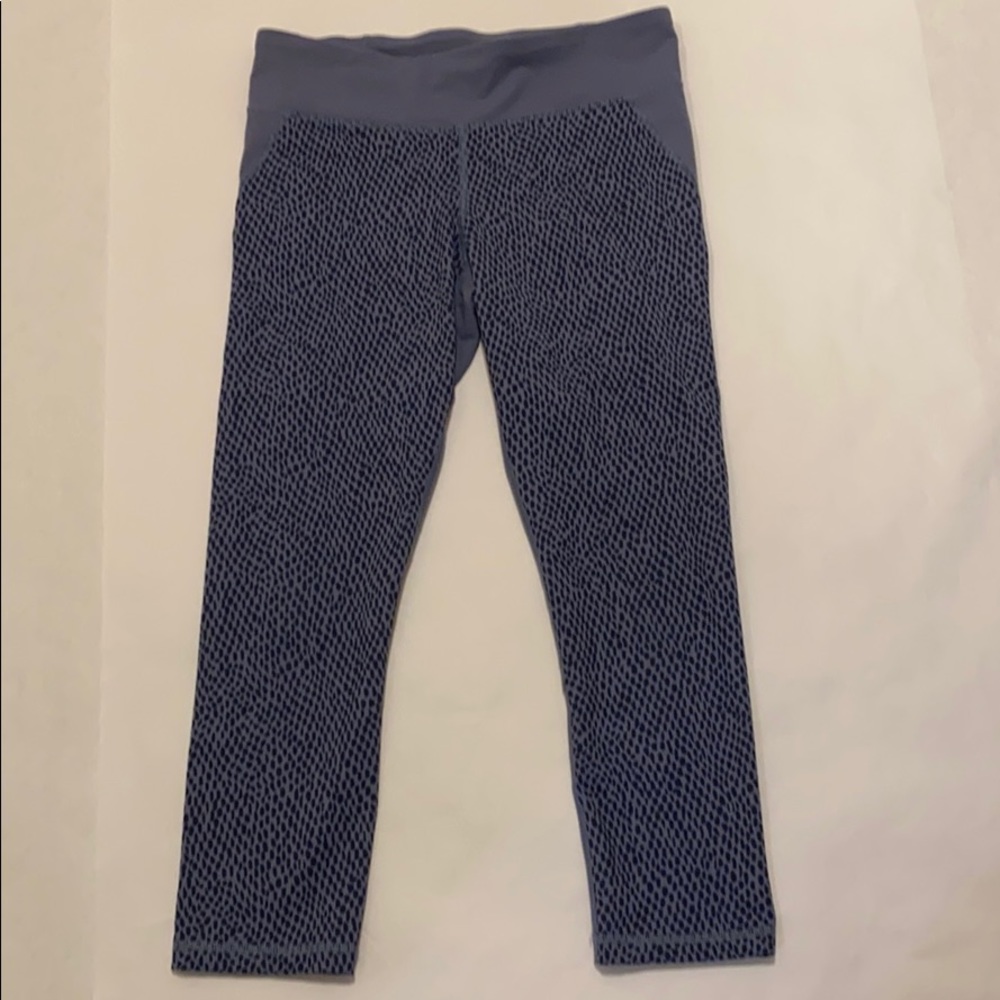 ❤️❤️Under Armour Blue Capri heat gear leggings Sz M